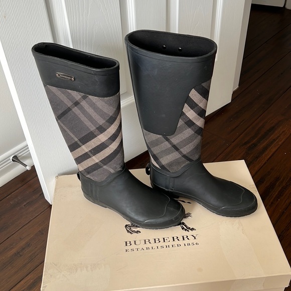 SOLD - Burberry Clemence Rain Boots Black & Grey 38 - Picture 2 of 15